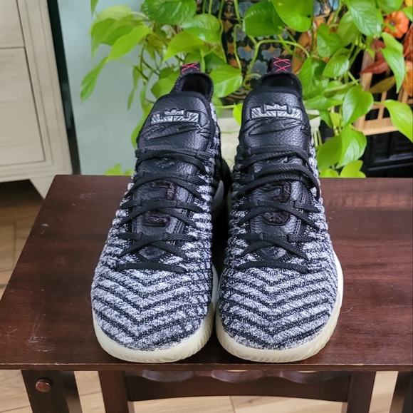 Nike Lebron 16 XVI Oreo Men’s Basketball Sneakers - Picture 2 of 9